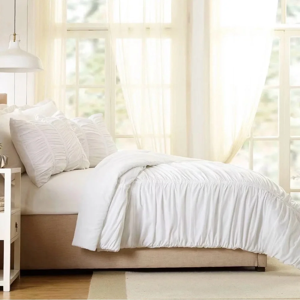 Luxurious White Full/Queen Comforter Set ~ NEW
